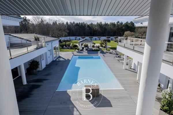 Pessac, Maison 5 Chambres -  328 m² à vendre