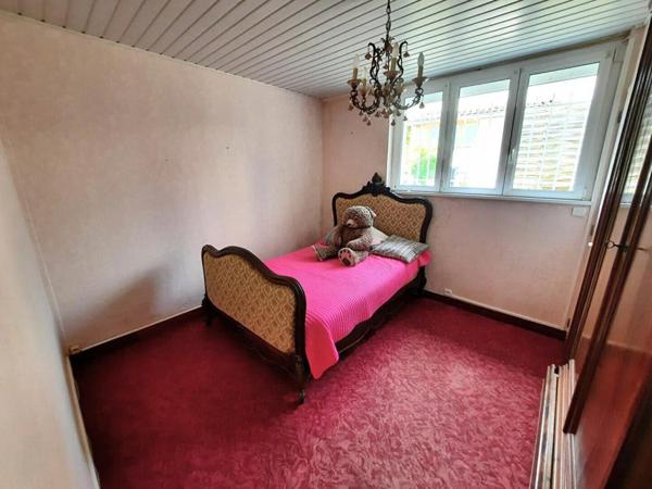 Saintes 17100  RDC d'une Maison 5 pièces 93.5 m2 + jardin , garage et cave 165 000