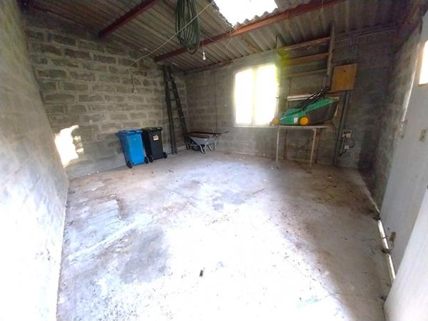 Saintes 17100  RDC d'une Maison 5 pièces 93.5 m2 + jardin , garage et cave 165 000