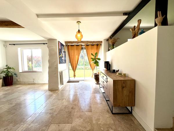 Carcassonne: Maison entièrement rénovée avec jardin et piscine