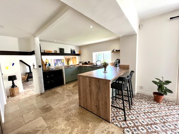 Carcassonne: Maison entièrement rénovée avec jardin et piscine