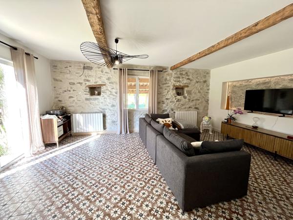 Carcassonne: Maison entièrement rénovée avec jardin et piscine