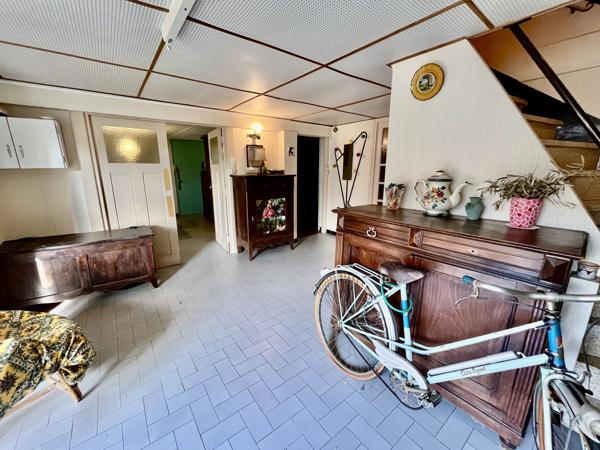 Carcassonne proche centre ville: Chamante maison avec jardin à rénover