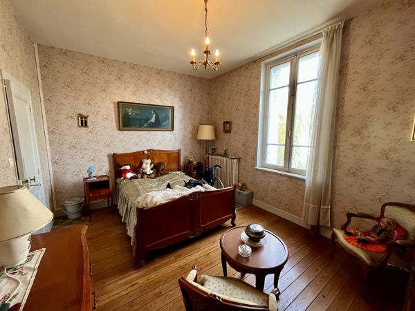 Carcassonne proche centre ville: Chamante maison avec jardin à rénover