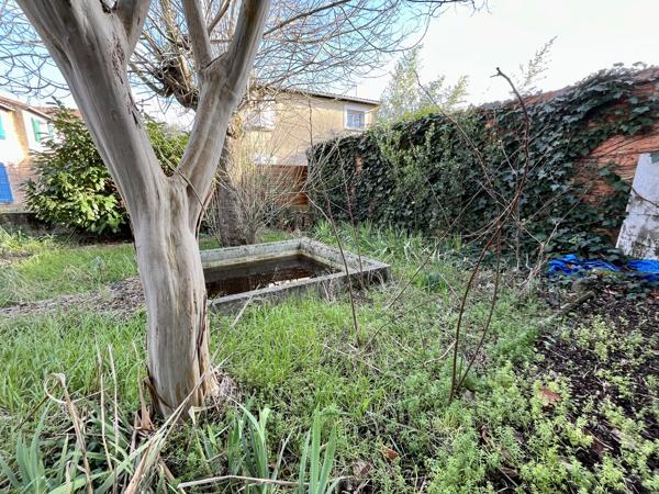 Carcassonne proche centre ville: Chamante maison avec jardin à rénover