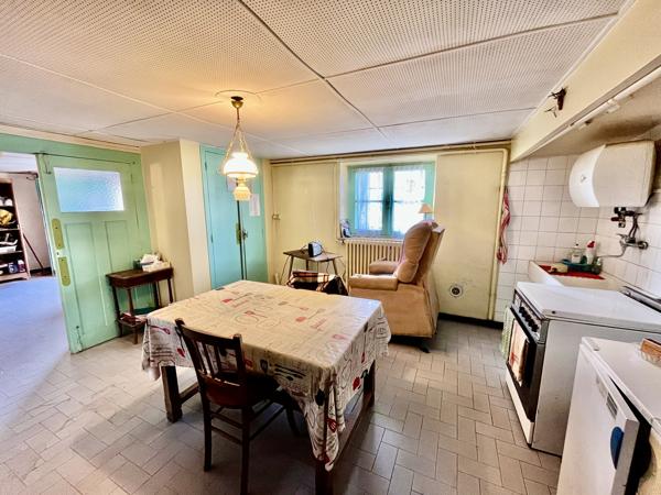 Carcassonne proche centre ville: Chamante maison avec jardin à rénover