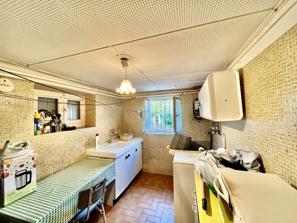 Carcassonne proche centre ville: Chamante maison avec jardin à rénover