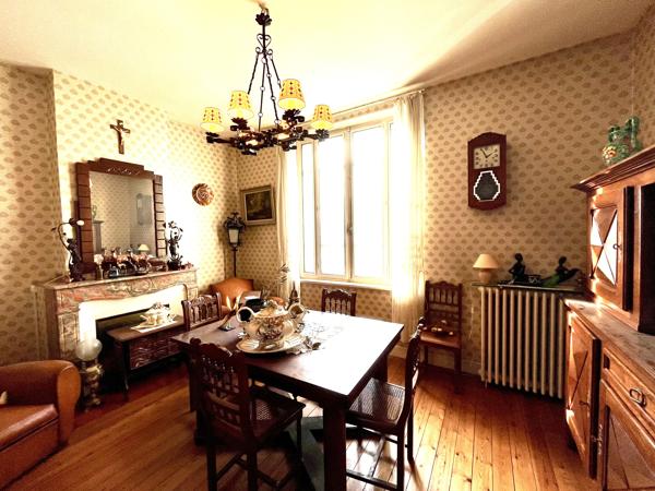 Carcassonne proche centre ville: Chamante maison avec jardin à rénover