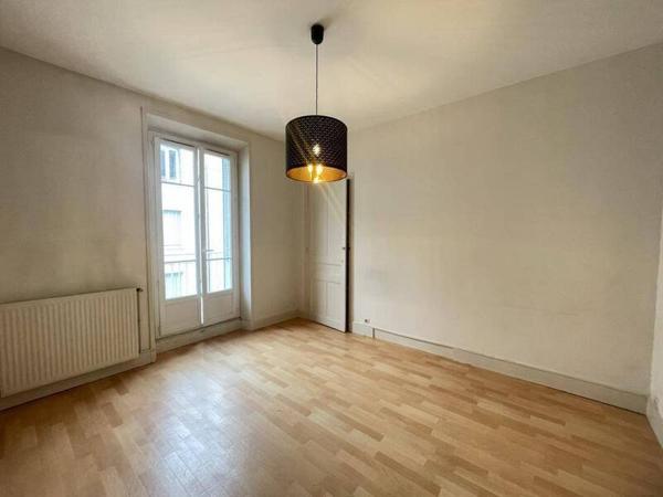 Appartement 1 pièce                                        - 38000 Grenoble Réf : 5326