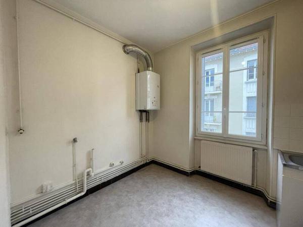 Appartement 1 pièce                                        - 38000 Grenoble Réf : 5326