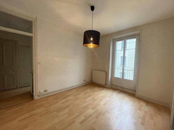 Appartement 1 pièce                                        - 38000 Grenoble Réf : 5326