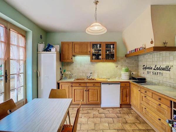 Maison 8 pièces 190 m² habitable sur 2737 m2 de terrain