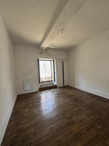 CHATILLON SUR SEINE (21) maison R + 1 au centre ville , 90M² avec terrain de 200m² -atelier -caves Châtillon-sur-Seine (21400)