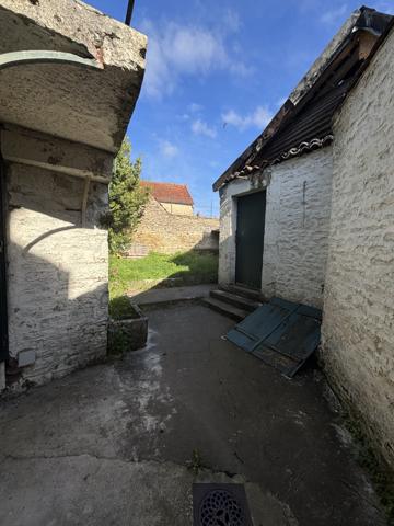 CHATILLON SUR SEINE (21) maison R + 1 au centre ville , 90M² avec terrain de 200m² -atelier -caves Châtillon-sur-Seine (21400)