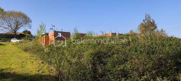 Terrain de 3 527 m²