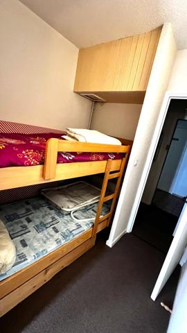 Venez découvrir ce STUDIO MEUBLE de 23M2 avec BALCON EXPOSE SUD , CAVE et son BOX FERME