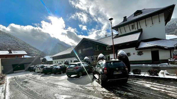 Venez découvrir ce STUDIO MEUBLE de 23M2 avec BALCON EXPOSE SUD , CAVE et son BOX FERME