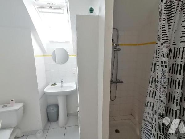 NOUVEAUTE ETUDE TRENTE CINQ NOTAIRES !! Sur la commune de CARENTOIR, au coeur du centre-ville, ...