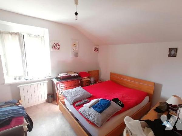 NOUVEAUTE ETUDE TRENTE CINQ NOTAIRES !! Sur la commune de CARENTOIR, au coeur du centre-ville, ...