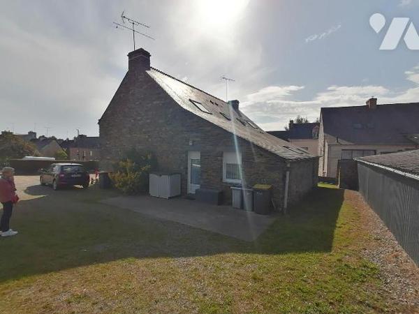 NOUVEAUTE ETUDE TRENTE CINQ NOTAIRES !! Sur la commune de CARENTOIR, au coeur du centre-ville, ...