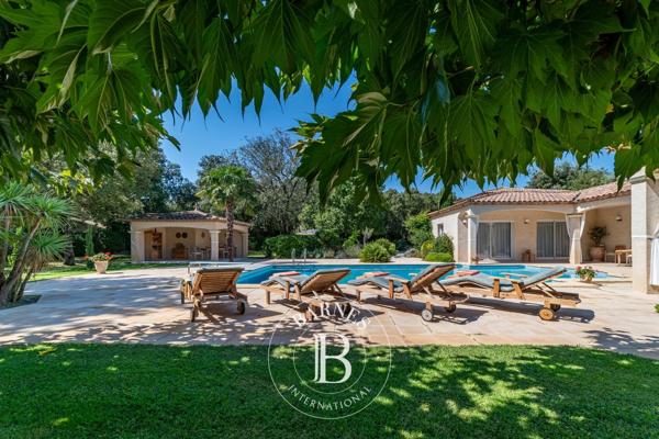 Castries, Villa 5 Chambres -  340 m² à vendre