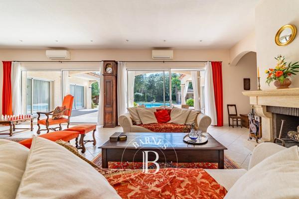 Castries, Villa 5 Chambres -  340 m² à vendre