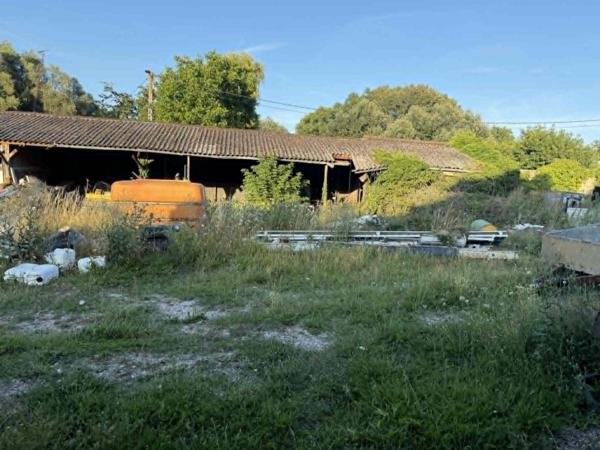 TERRAIN CONSTRUCTIBLE OU STOCKAGE