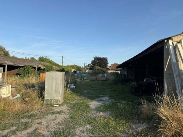 TERRAIN CONSTRUCTIBLE OU STOCKAGE