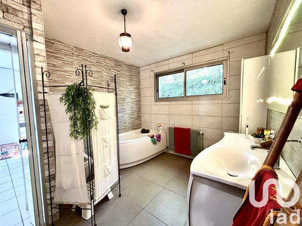 Maison 6 pièces de 155 m² à Saint-Céré (46400)