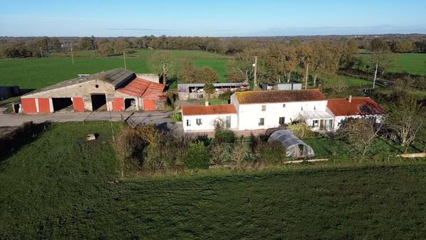 Ferme Le Poire Sur Vie 9 pièce(s) - MAISON FAMILIALE -