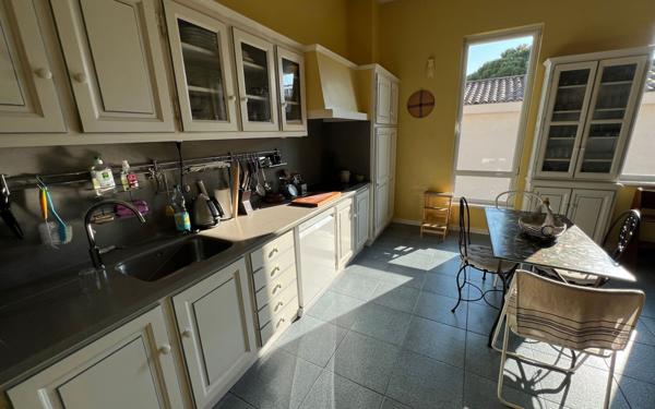 Maison à vendre    6 pièces • 235 m2 Avignon