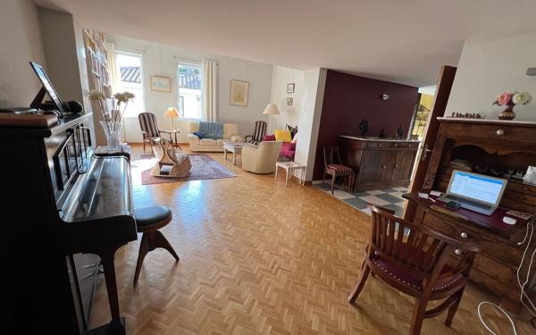 Maison à vendre    6 pièces • 235 m2 Avignon