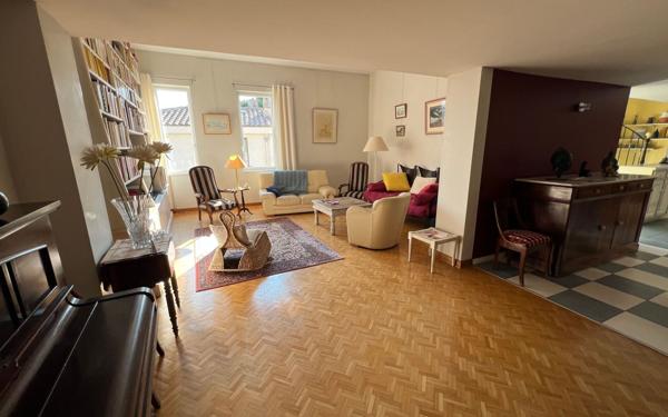 Maison à vendre    6 pièces • 235 m2 Avignon