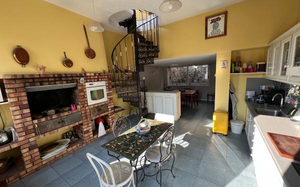 Maison à vendre    6 pièces • 235 m2 Avignon