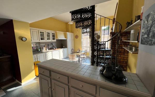 Maison à vendre    6 pièces • 235 m2 Avignon