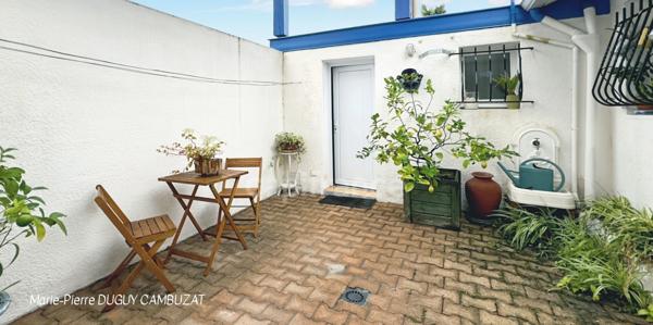 MAISON DE VILLE ET DÉPENDANCES