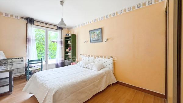 MAISON DE VILLE ET DÉPENDANCES