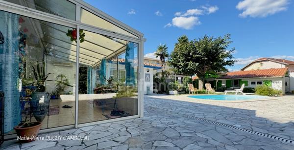 MAISON DE VILLE ET DÉPENDANCES