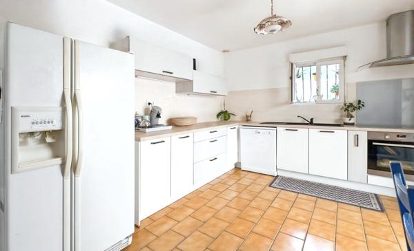 MAISON DE VILLE ET DÉPENDANCES