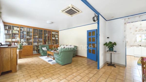 MAISON DE VILLE ET DÉPENDANCES