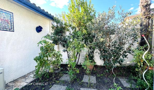 MAISON DE VILLE ET DÉPENDANCES