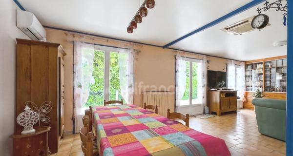 MAISON DE VILLE ET DÉPENDANCES