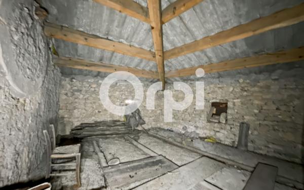 Maison à vendre    6 pièces •  Vallon-Pont-d'Arc