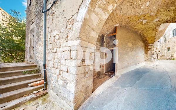 Maison à vendre    6 pièces •  Vallon-Pont-d'Arc