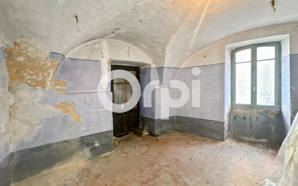 Maison à vendre    6 pièces •  Vallon-Pont-d'Arc