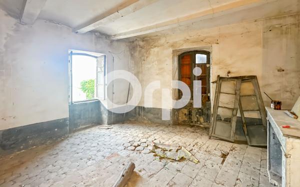 Maison à vendre    6 pièces •  Vallon-Pont-d'Arc