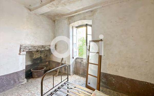 Maison à vendre    6 pièces •  Vallon-Pont-d'Arc