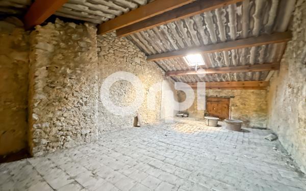 Maison à vendre    6 pièces •  Vallon-Pont-d'Arc