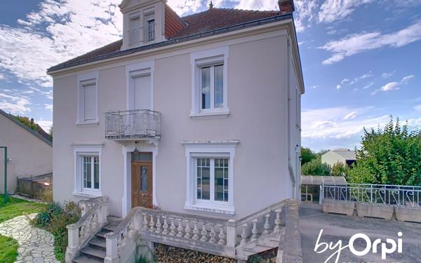 Maison à vendre    7 pièces • 182,38 m2 Marcillat-en-Combraille