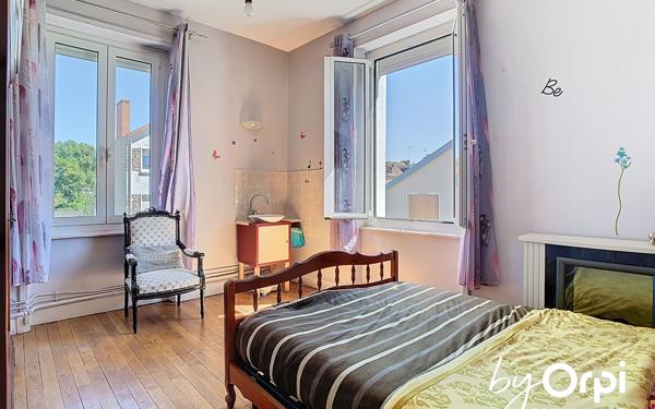 Maison à vendre    7 pièces • 182,38 m2 Marcillat-en-Combraille